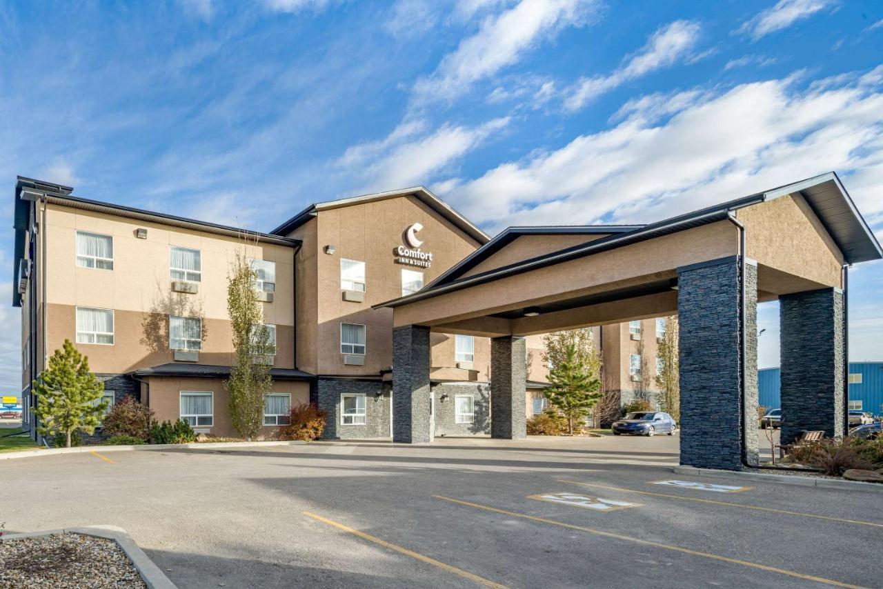 Comfort Inn & Suites Sylvan Lake Exterior photo