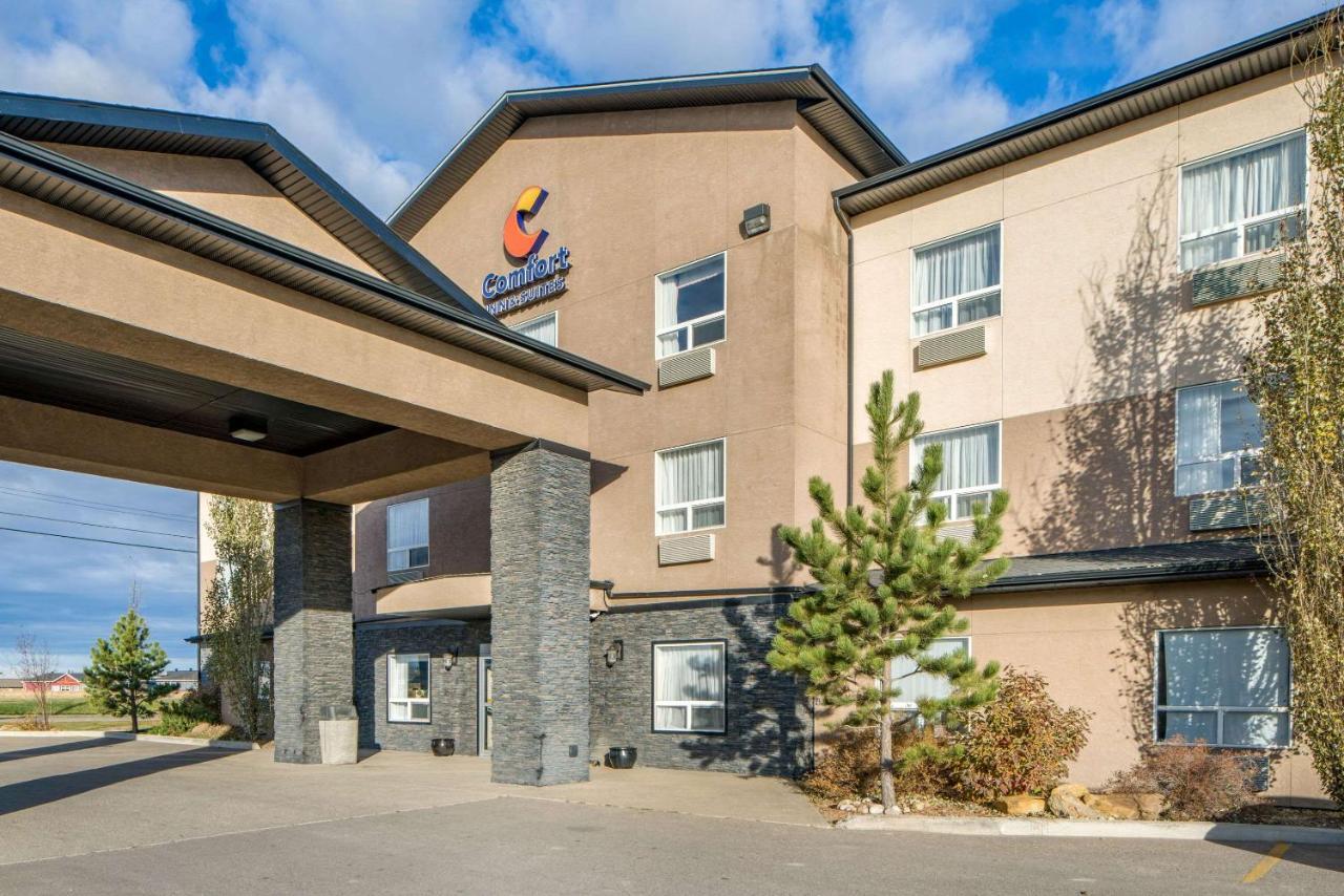 Comfort Inn & Suites Sylvan Lake Exterior photo